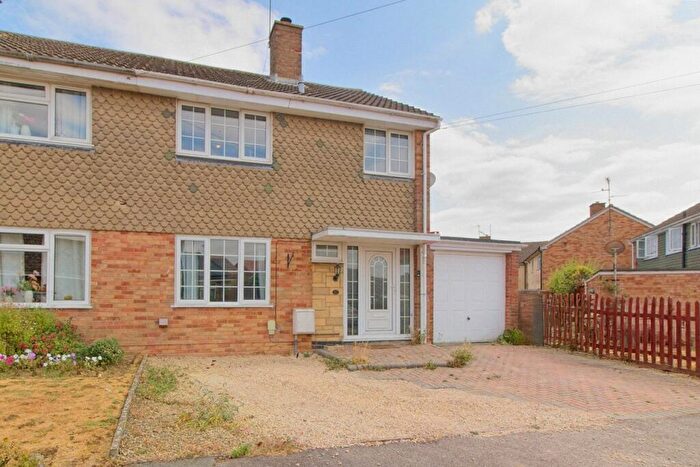 3 Bedroom Semi Detached House For Sale In Williams Close, Hanslope, Milton Keynes, MK19