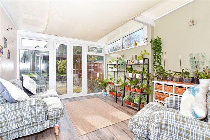 3 Bedroom Semi-detached Bungalow For Sale In Longfield Place, Maidstone, Kent, ME15