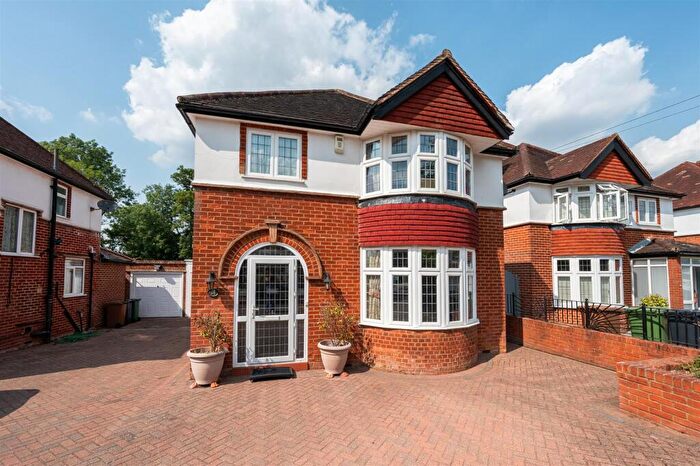 3 Bedroom Detached House For Sale In Roundwood Way, Banstead, SM7