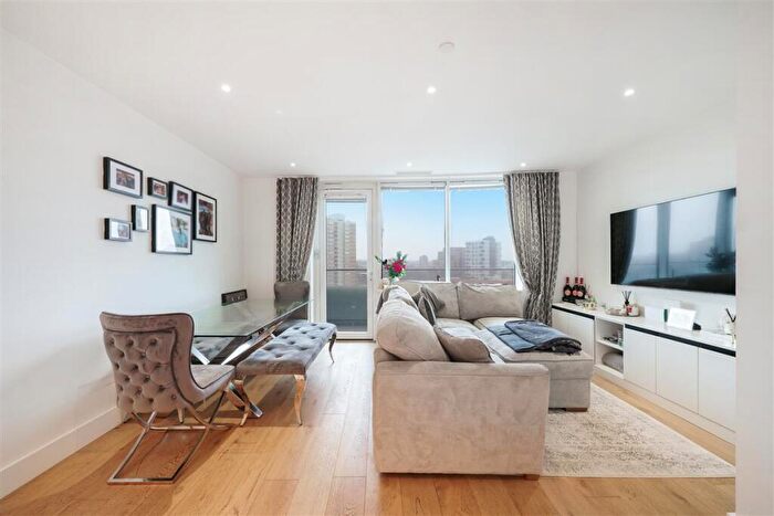 1 Bedroom Block Of Apartments For Sale In Lombard Road, SW11