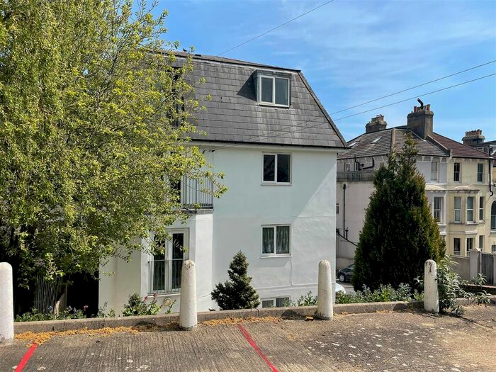 2 Bedroom Flat To Rent In Brittany Road, St. Leonards-On-Sea, TN38