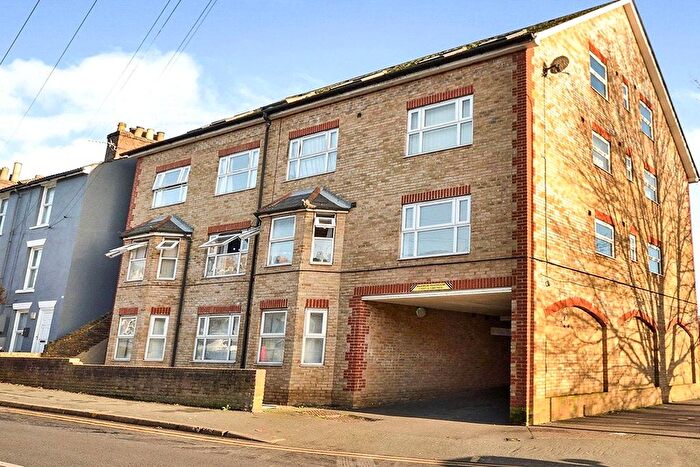 2 Bedroom Flat For Sale In Boxley Road, Maidstone, Kent, ME14