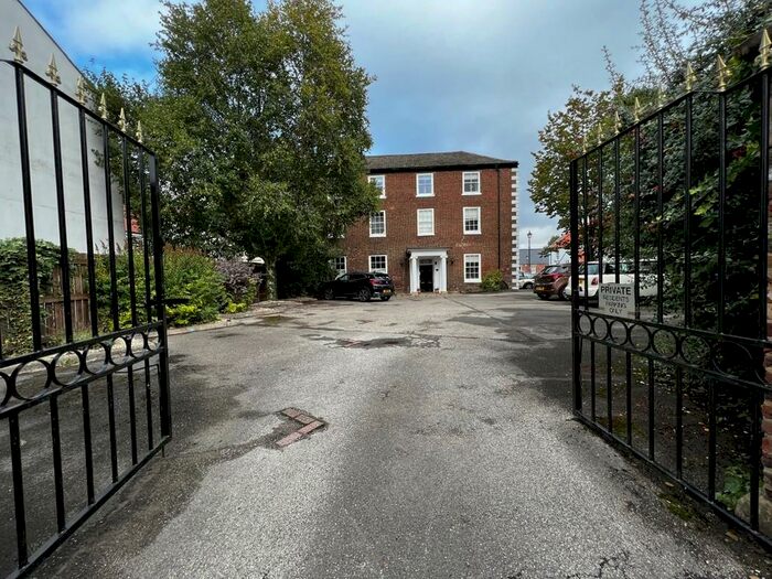 3 Bedroom Apartment For Sale In Market Place, Bishop Auckland, DL14