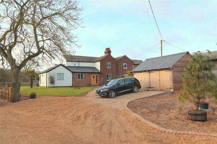 4 Bedroom Semi-Detached House For Sale In Someries Cottages, Luton, LU2