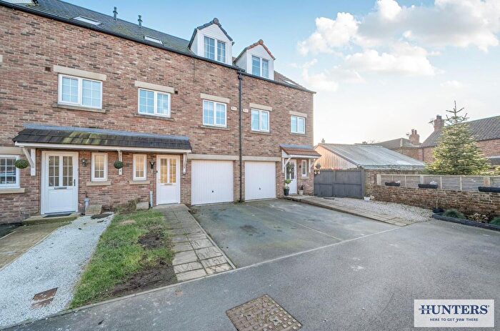 4 Bedroom Town House For Sale In Badgers Way, Cliffe, Selby, YO8