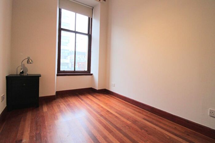 2 Bedroom Flat To Rent In Burgh Hall Street, Glasgow, G11
