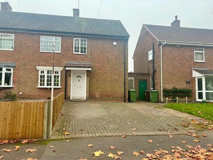 3 Bedroom Semi-Detached House To Rent In Madams Hill Road, B90
