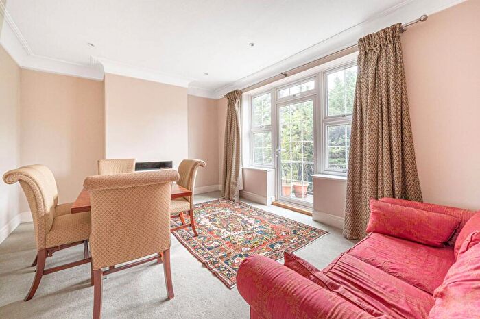 2 Bedroom Flat To Rent In Hocroft Court, Child's Hill, London, NW2
