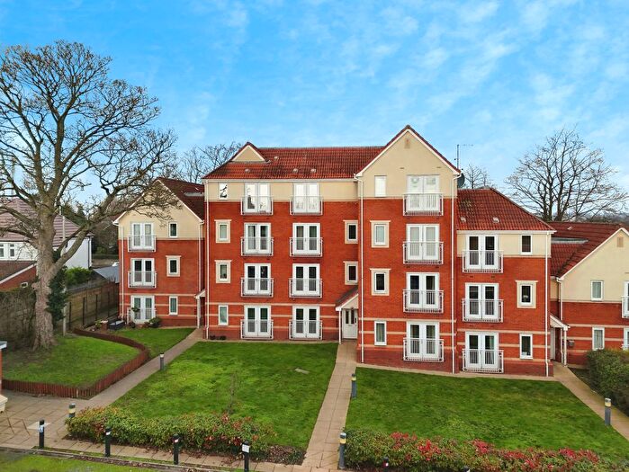 2 Bedroom Flat For Sale In Rosemary Avenue, Goldthorn Park, Wolverhampton, WV4