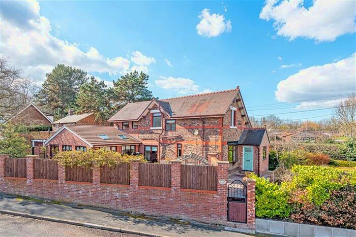 4 Bedroom Detached House For Sale In Chester Road, Preston Brook, Runcorn, WA7