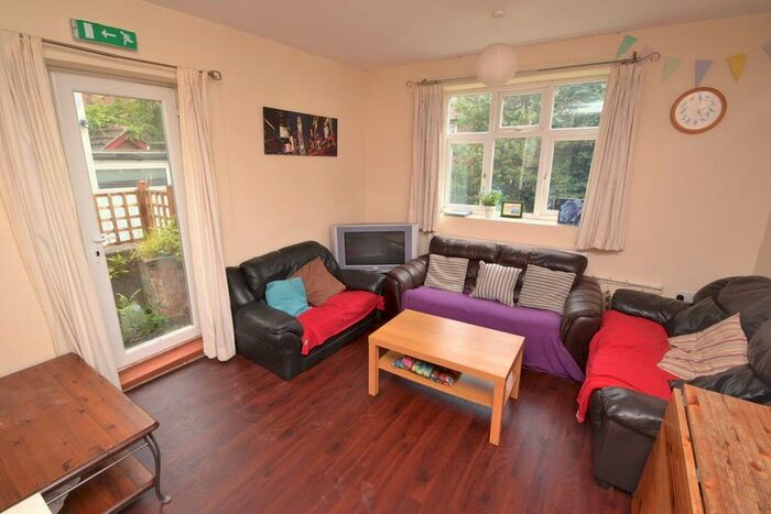 7 Bedroom Semi-Detached House To Rent In Sherwin Road, NG7