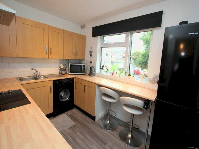 2 Bedroom Flat To Rent In Havant Close, Rhoose, Vale Of Glamorgan, CF62