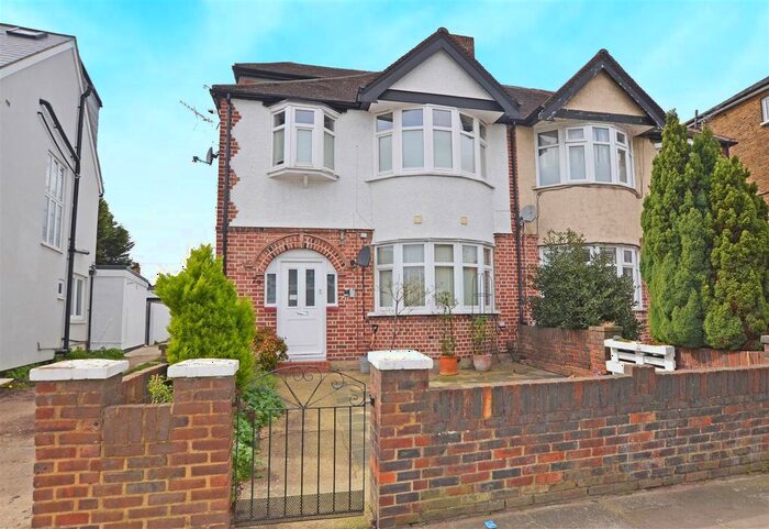 Studio To Rent In Stanley Road, Teddington, TW11