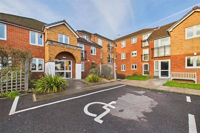 1 Bedroom Apartment For Sale In Yorktown Road, College Town, Sandhurst, Berkshire, GU47