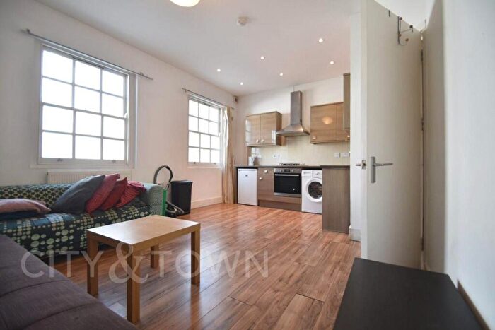 2 Bedroom Apartment To Rent In Lordship Road, London, N16