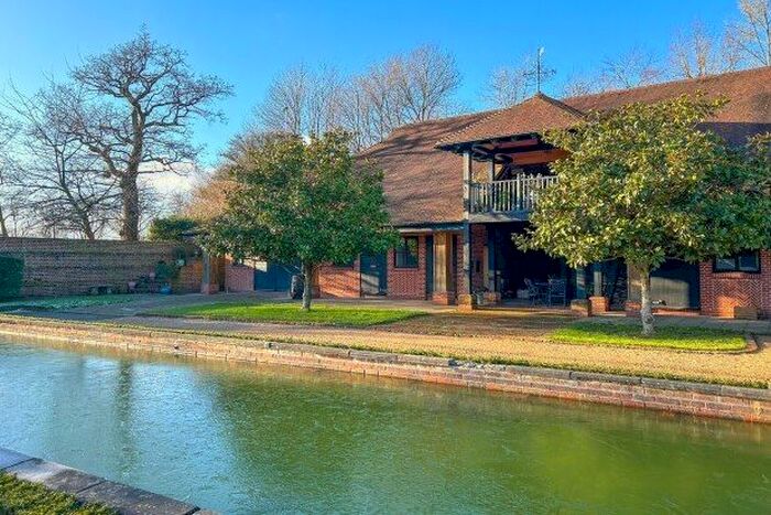 2 Bedroom Flat To Rent In Dewlands Hill, Crowborough, TN6