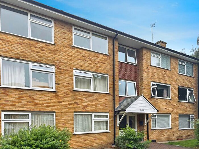 2 Bedroom Flat To Rent In Sylvia Close, Basingstoke, RG21