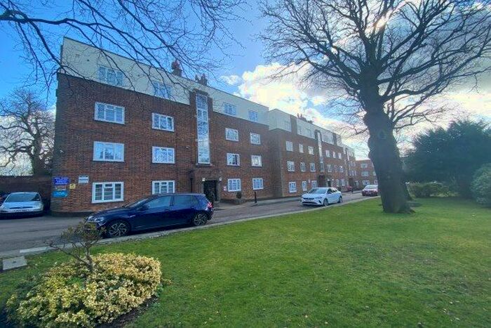 2 Bedroom Flat To Rent In High Street, London, N14