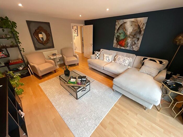 2 Bedroom Apartment To Rent In Wilmslow Road, Didsbury, M20