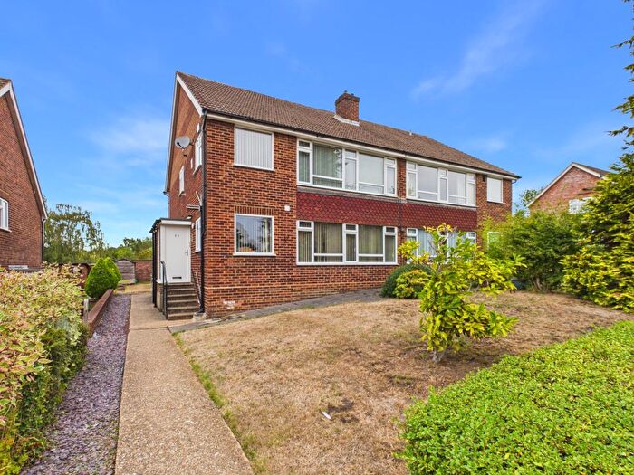 2 Bedroom Maisonette To Rent In Chalfont Avenue, Amersham, Buckinghamshire, HP6
