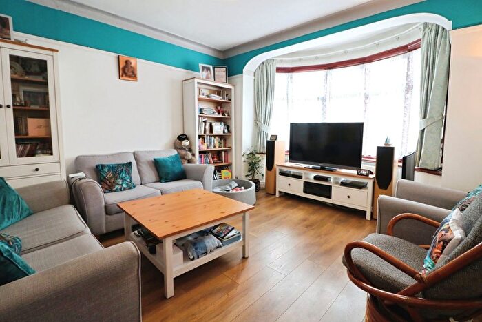 3 Bedroom Terraced House For Sale In Newbury Road, Ilford, IG2