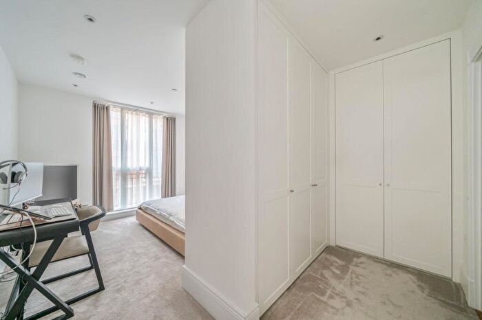2 Bedroom Apartment To Rent In Fellowes Rise, Winchester, SO22