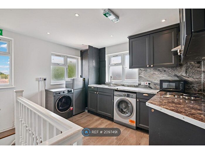 6 Bedroom Flat To Rent In Haydons Road, London, SW19