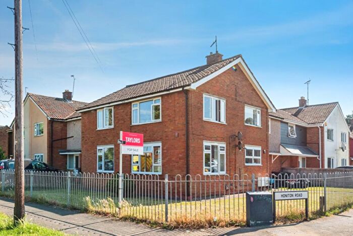 2 Bedroom Flat For Sale In Honiton Road, Swindon, Wiltshire, SN3