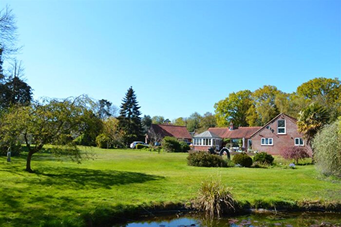 3 Bedroom Chalet For Sale In Waterloo, Gillingham, Beccles, NR34