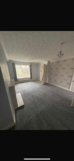 3 Bedroom Semi-Detached House To Rent In Drumcliff Road, Leicester, LE5