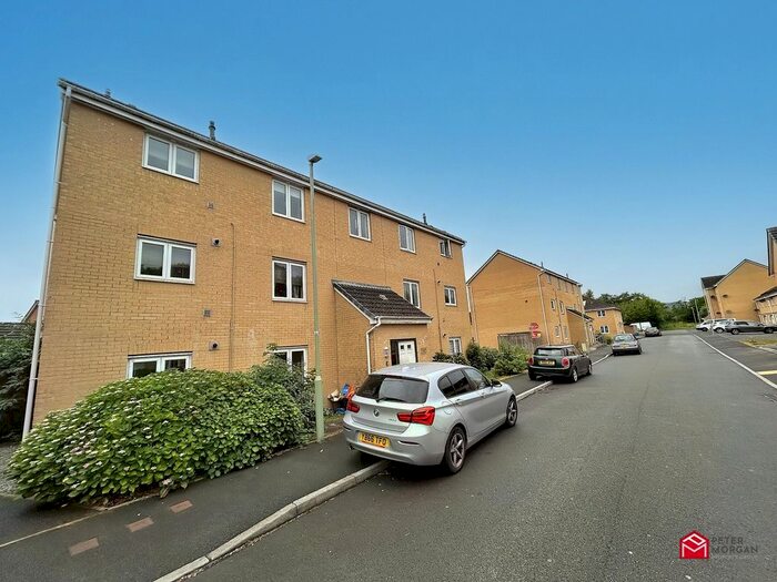 2 Bedroom Flat For Sale In Ffordd Maendy, Sarn, Bridgend, Bridgend County., CF32