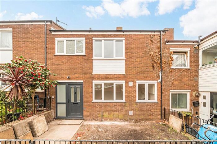 3 Bedroom House For Sale In Nectarine Way, Lewisham, SE13