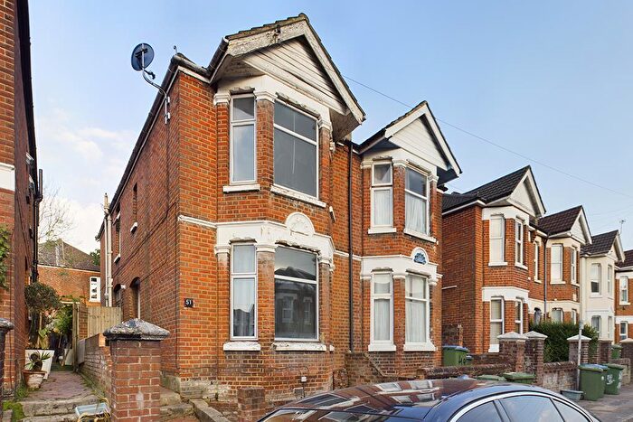 4 Bedroom Semi Detached House To Rent In Newcombe Road, Southampton, Hampshire, SO15