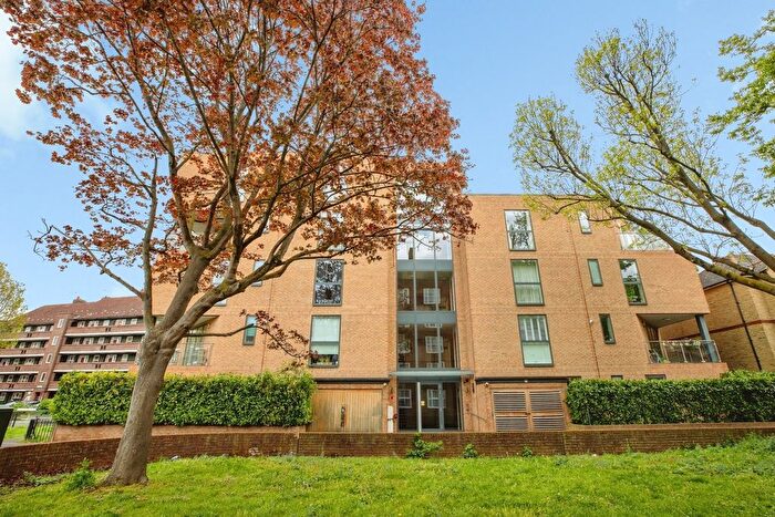 2 Bedroom Flat For Sale In Alvey Street, London, SE17
