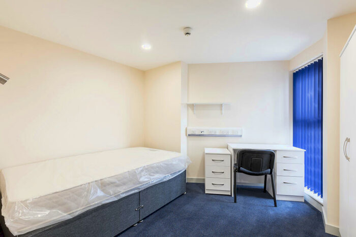 Studio To Rent In Fawcett Road, Southsea, PO4