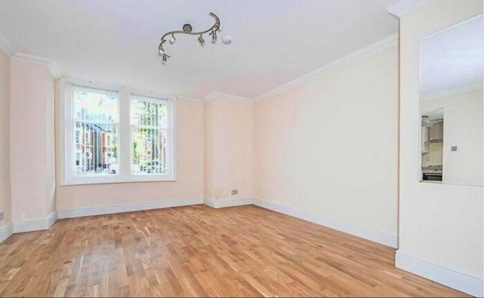 1 Bedroom Flat To Rent In Lydhurst Avenue, Lambeth, London, SW2