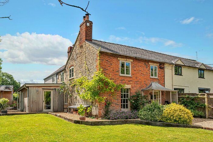 5 Bedroom Character Property For Sale In Peter Street, Frocester, Stonehouse, GL10