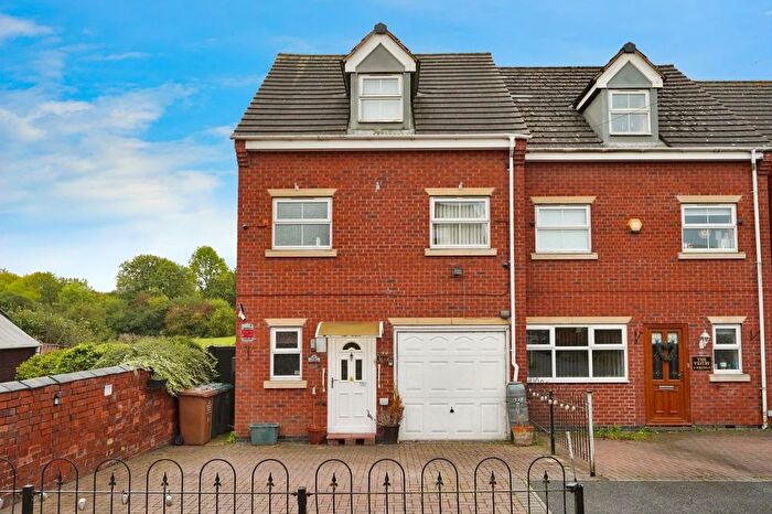 3 Bedroom Semi-detached House For Sale In Fox Field, Castle Gresley, Swadlincote, DE11
