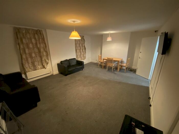 3 Bedroom Flat To Rent In High Street North, London E6