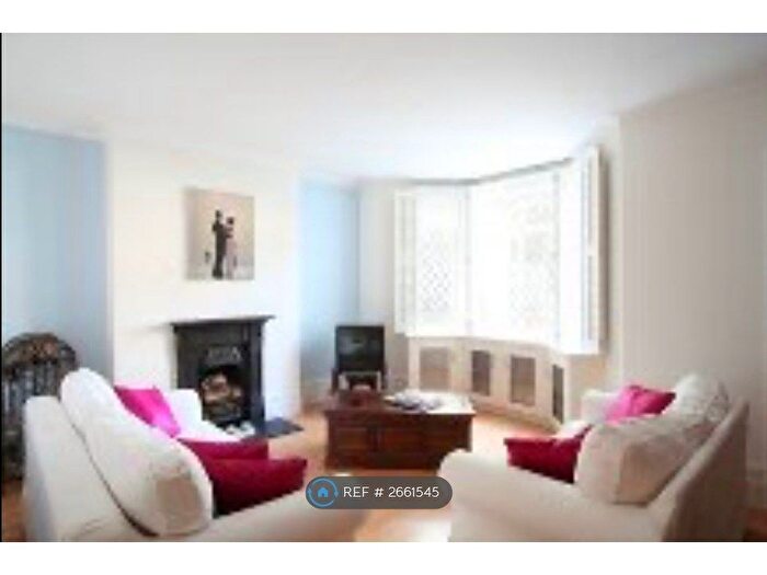 2 Bedroom Flat To Rent In Barry Road, London, SE22