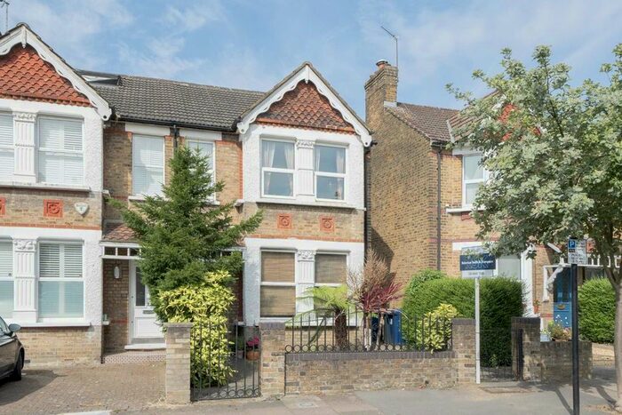 2 Bedroom Flat To Rent In Lynton Avenue, London, W13