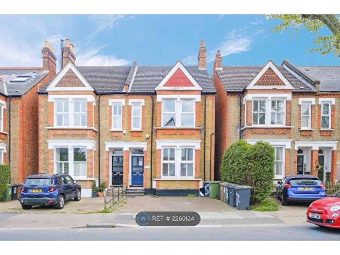 2 Bedroom Flat To Rent In Woolstone Road, London, SE23