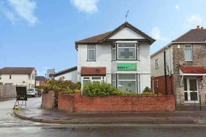 3 Bedroom Detached House For Sale In Bitterne Road West, Southampton, Hampshire, SO18
