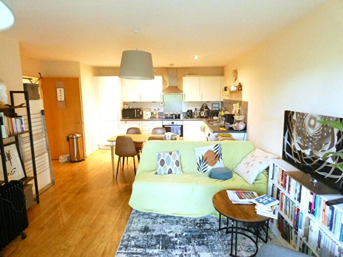 2 Bedroom Apartment To Rent In Tay Court, Meath Crescent, Bethnal Green, E2