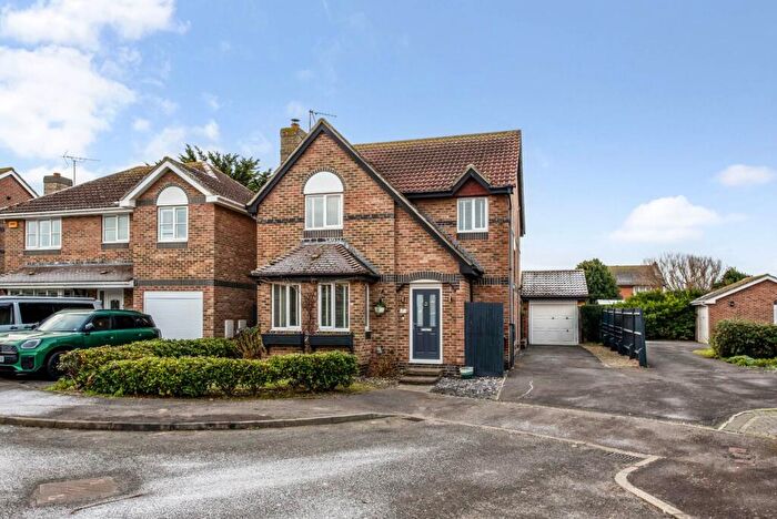 4 Bedroom Detached House For Sale In Wilton Close, Bracklesham Bay, West Sussex, PO20