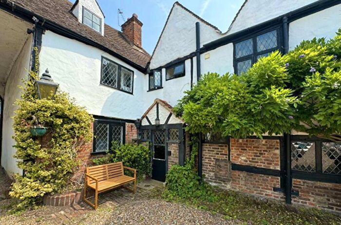 2 Bedroom House To Rent In Park Street, SL3