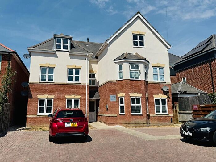 2 Bedroom Flat To Rent In Winchester Road, Southampton, City Of Southampton, SO16