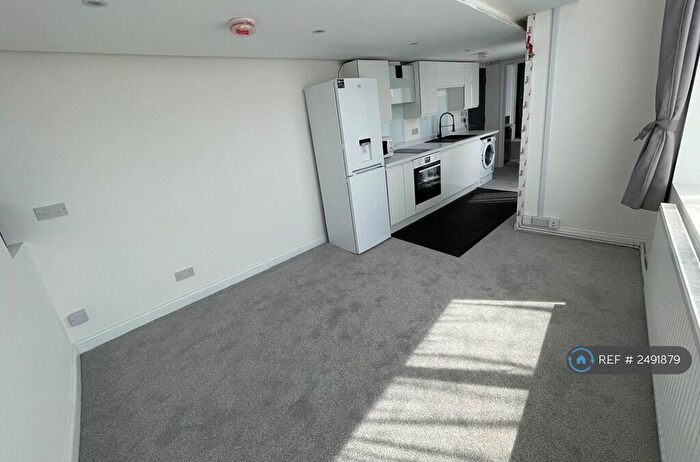 Studio To Rent In Dermody Rd, Hithergreen, SE13