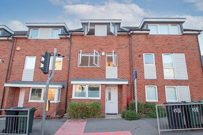 4 Bedroom Terraced House To Rent In Temple Hill, Dartford, DA1