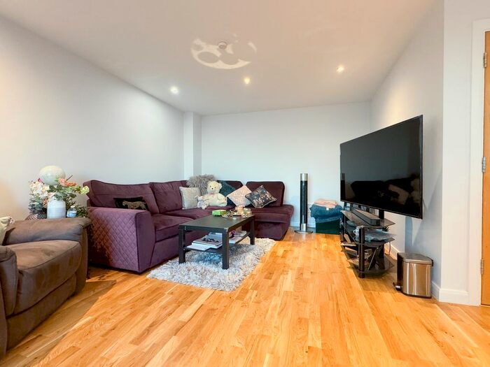 3 Bedroom Flat To Rent In Tower Point, Sydney Road, Enfield, EN2